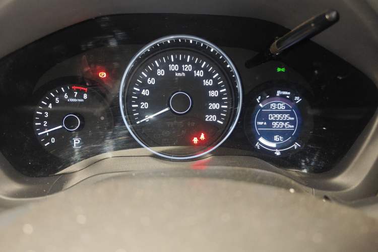 Used Honda Vezel 2020 1.5L CVT Pioneer Edition Odometer Close Up