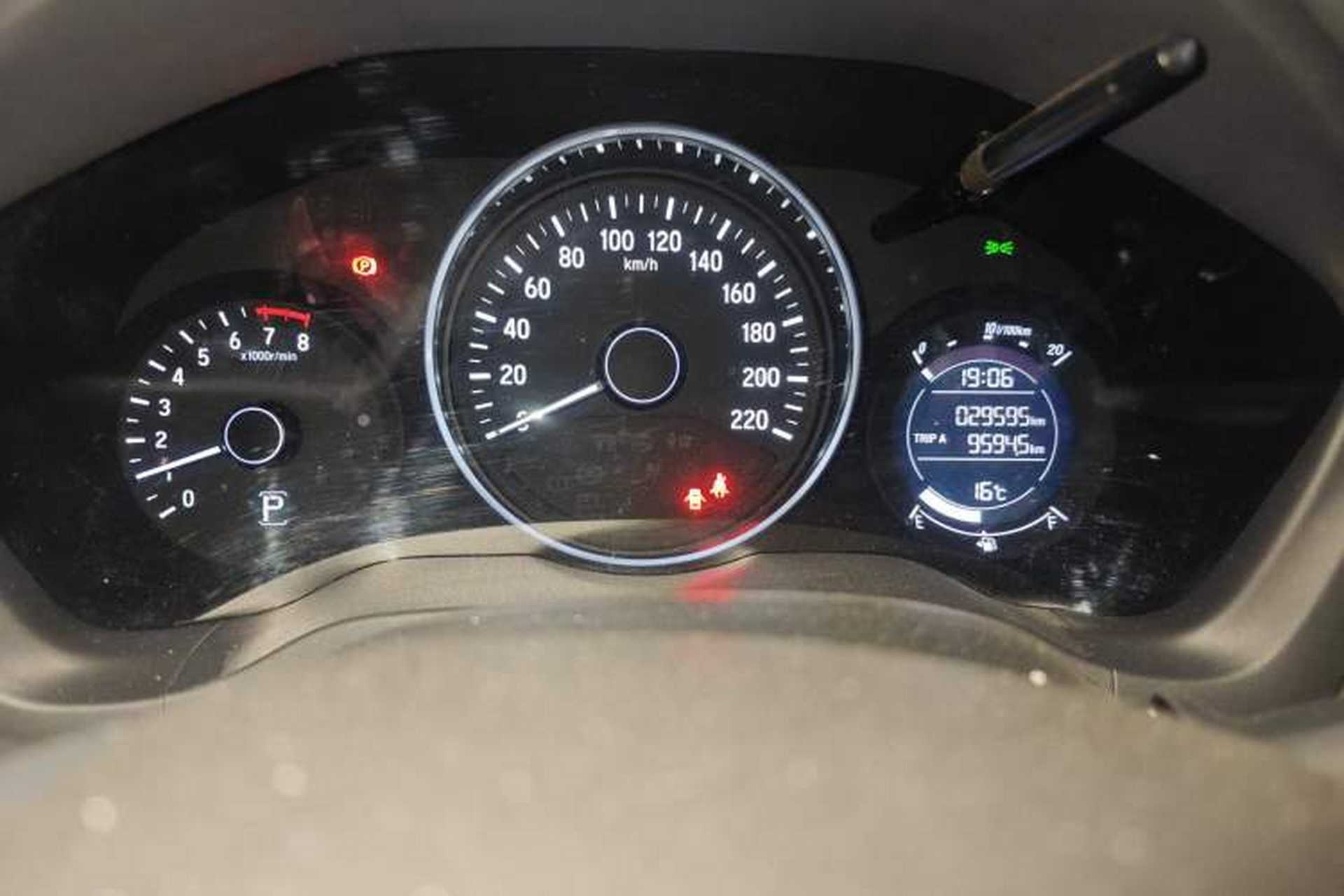 Used Honda Vezel 2020 1.5L CVT Pioneer Edition Odometer Close Up