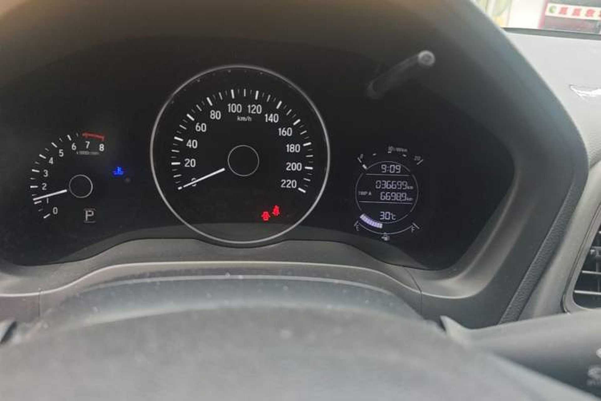 Used Honda Vezel 2020 1.5L CVT Pioneer Edition Odometer Close Up