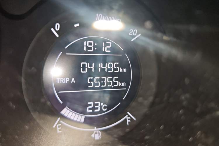 Used Honda Vezel 2020 1.5L CVT Luxury Edition Odometer Close Up