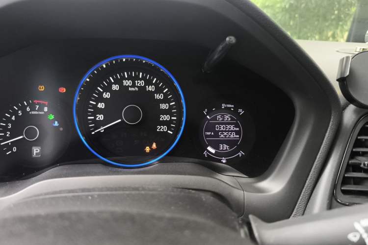 Used Honda Vezel 2020 1.5L CVT Pioneer Edition Odometer Close Up