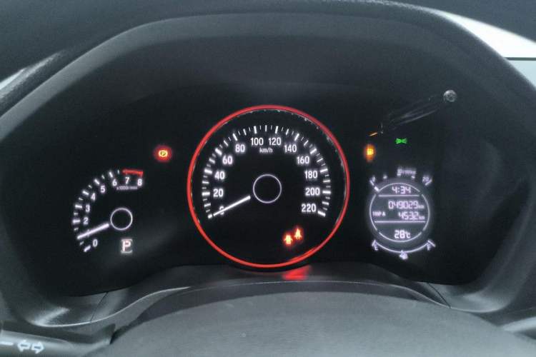 Used Honda Vezel 2020 1.5L CVT Elite Edition Odometer Close Up