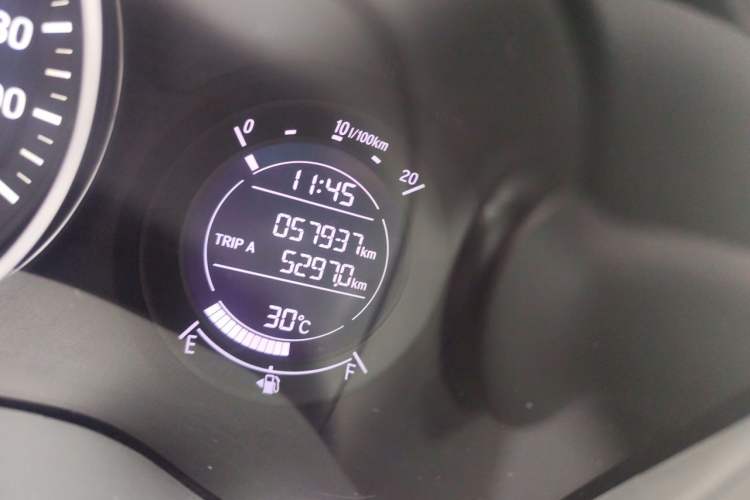 Used Honda Vezel 2020 1.5L CVT Luxury Edition Odometer Close Up