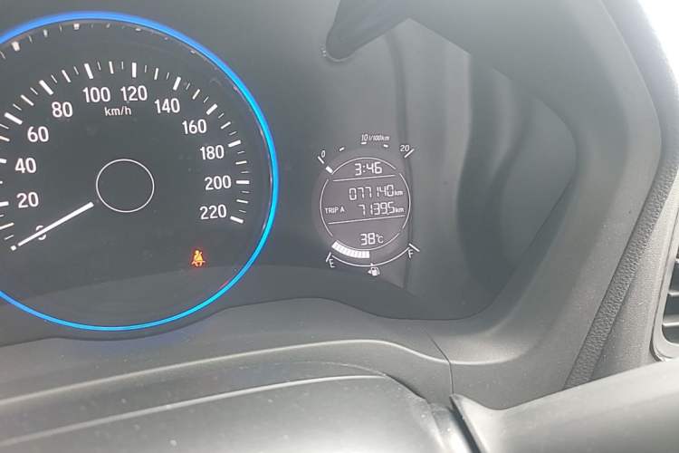 Used Honda Vezel 2020 1.5L CVT Elite Edition Odometer Close Up