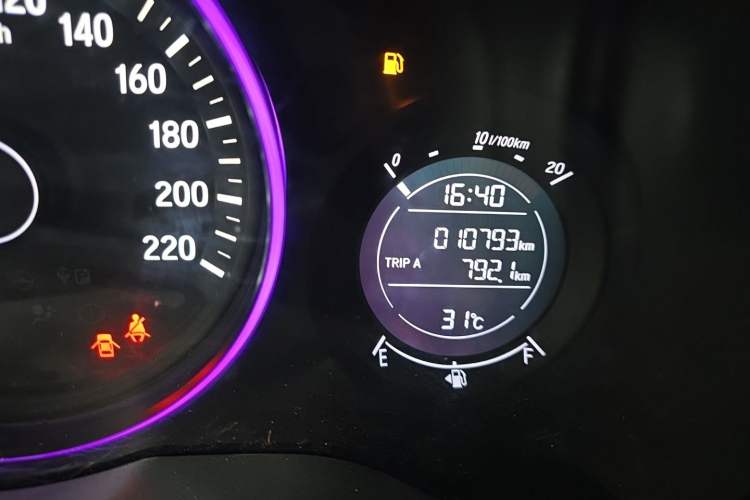 Used Honda Vezel 2020 1.5L CVT Pioneer Edition Odometer Close Up