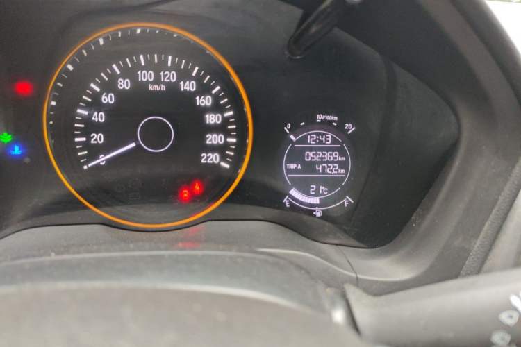 Used Honda Vezel 2020 1.5L CVT Elite Edition Odometer Close Up