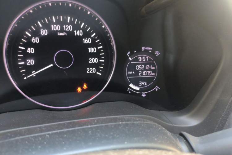 Used Honda Vezel 2020 1.5L CVT Pioneer Edition Odometer Close Up