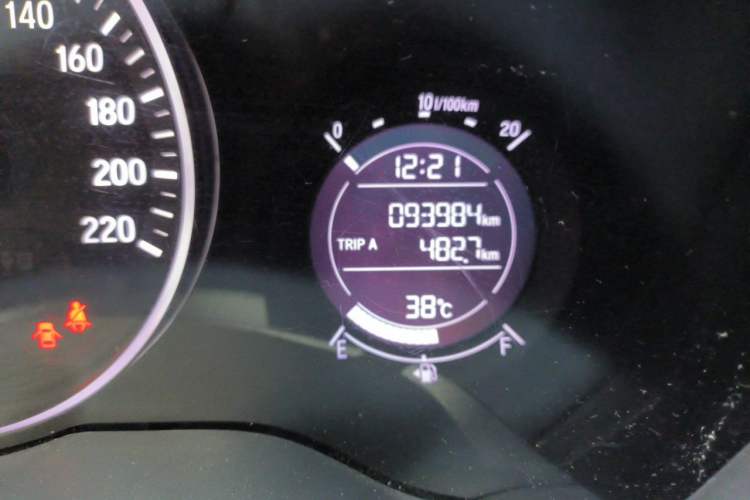 Used Honda Vezel 2020 1.5L CVT Luxury Edition Odometer Close Up