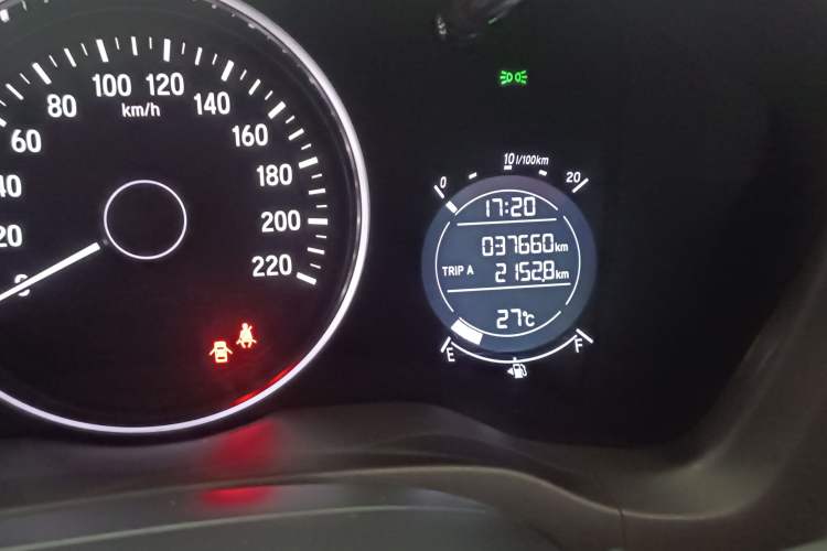 Used Honda Vezel 2020 1.5L CVT Pioneer Edition Odometer Close Up