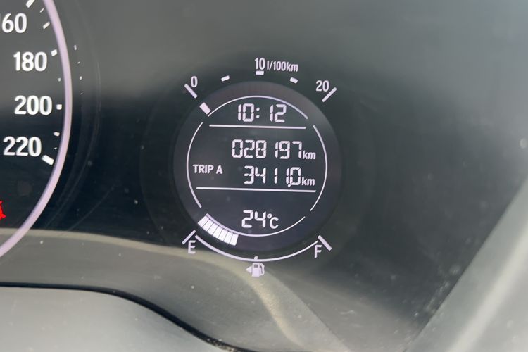 Used Honda Vezel 2020 1.5L CVT Elite Edition Odometer Close Up