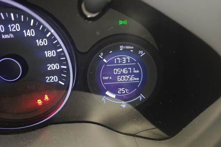 Used Honda Vezel 2020 220 TURBO CVT Luxury Edition Odometer Close Up