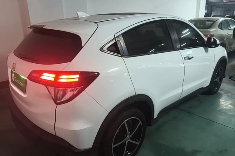 Used Honda Vezel 2020 1.5L CVT Luxury Edition Rear Right 45 Deg