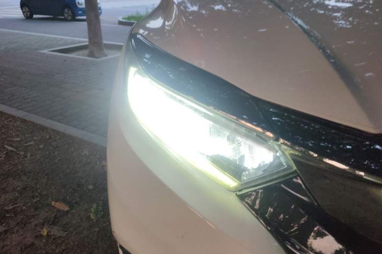 Used Honda Vezel 2020 1.5L CVT Luxury Edition Right Front Headlight
