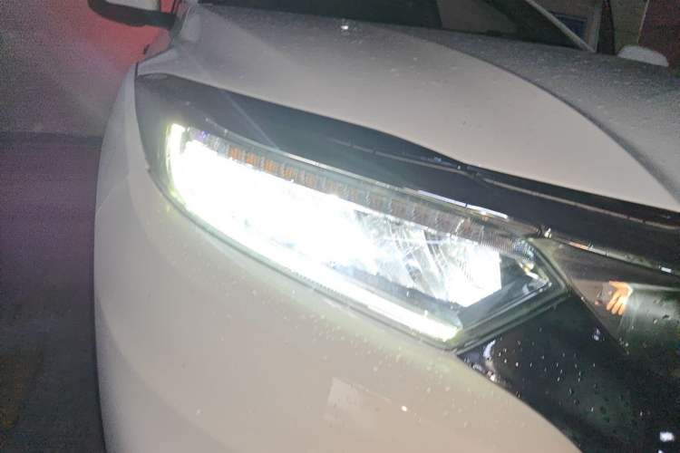 Used Honda Vezel 2020 1.5L CVT Luxury Edition Right Front Headlight
