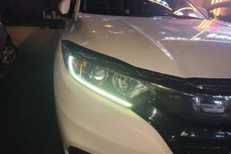 Used Honda Vezel 2020 220 TURBO CVT Elite Edition Right Front Headlight
