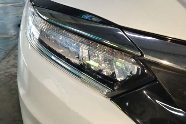 Used Honda Vezel 2020 220 TURBO CVT Luxury Edition Right Front Headlight