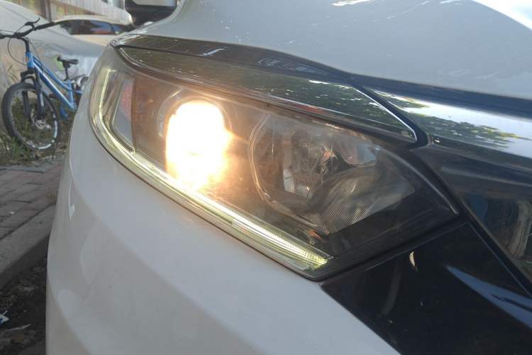 Used Honda Vezel 2020 220 TURBO CVT Elite Edition Right Front Headlight