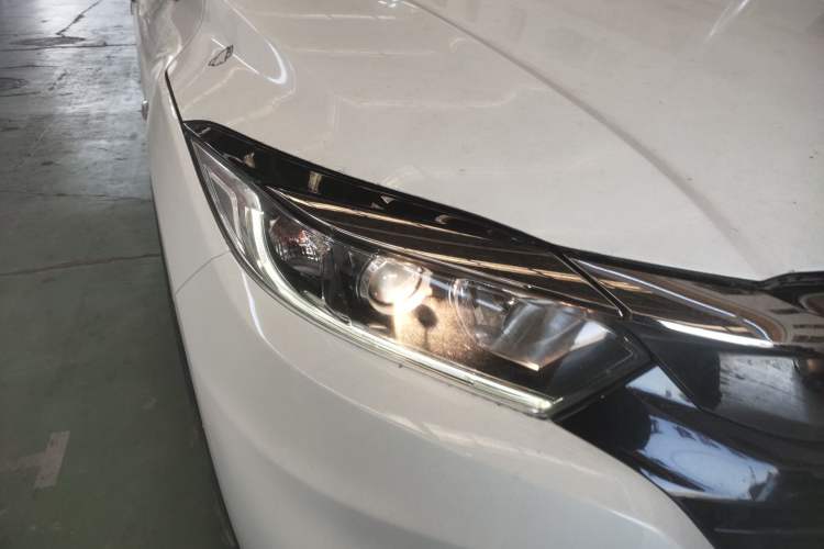 Used Honda Vezel 2020 220 TURBO CVT Elite Edition Right Front Headlight