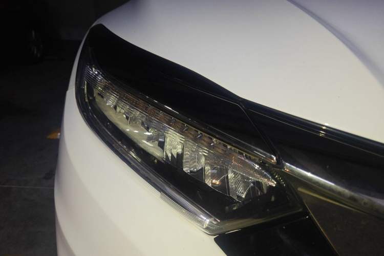 Used Honda Vezel 2020 220 TURBO CVT Luxury Edition Right Front Headlight