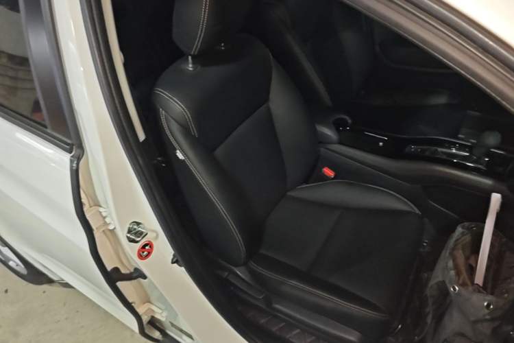 Used Honda Vezel 2020 220 TURBO CVT Elite Edition Right Front Seat