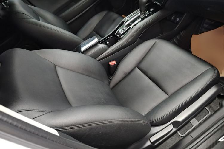 Used Honda Vezel 2020 220 TURBO CVT Elite Edition Right Front Seat