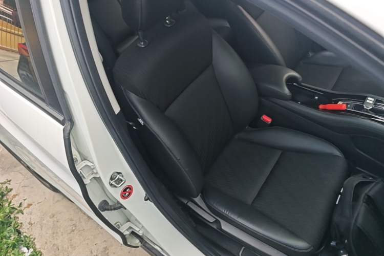 Used Honda Vezel 2020 1.5L CVT Luxury Edition Right Front Seat