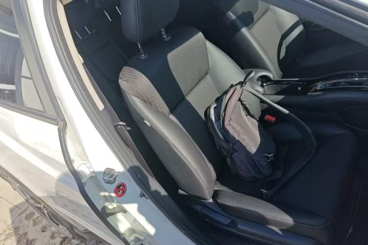 Used Honda Vezel 2020 1.5L CVT Pioneer Edition Right Front Seat