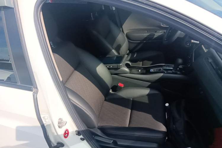 Used Honda Vezel 2020 1.5L CVT Pioneer Edition Right Front Seat