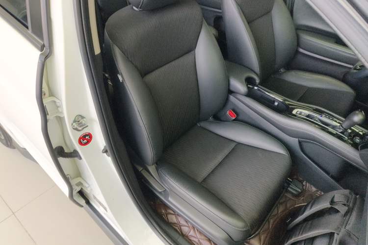 Used Honda Vezel 2020 1.5L CVT Pioneer Edition Right Front Seat