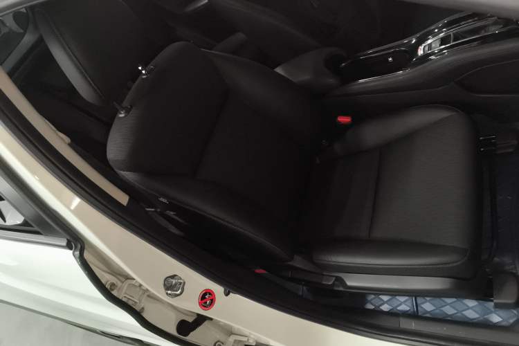 Used Honda Vezel 2020 1.5L CVT Pioneer Edition Right Front Seat