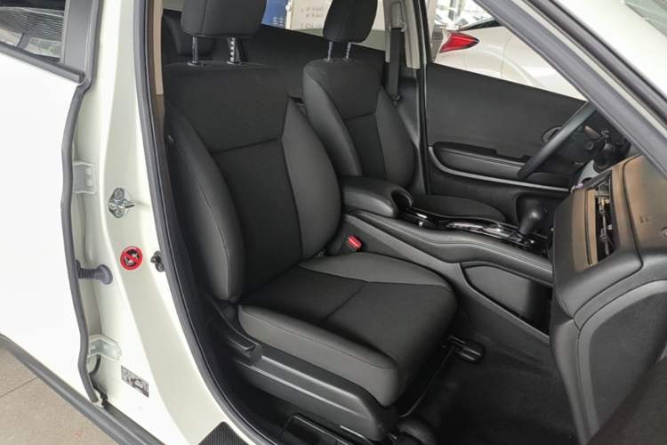 Used Honda Vezel 2020 1.5L CVT Elite Edition Right Front Seat