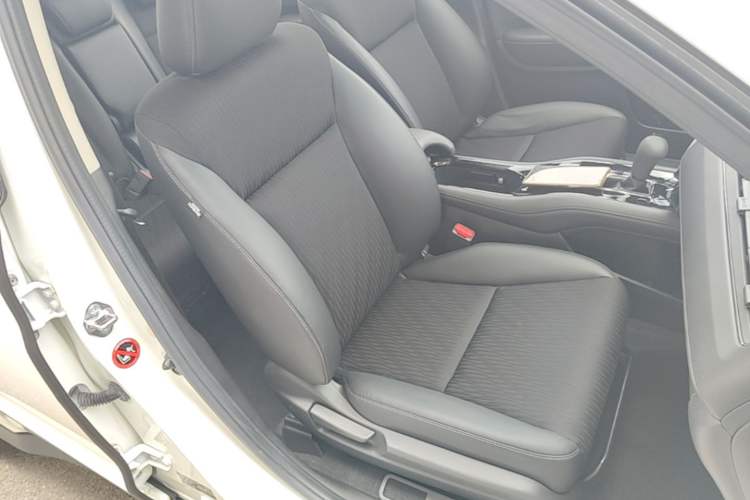 Used Honda Vezel 2020 1.5L CVT Pioneer Edition Right Front Seat