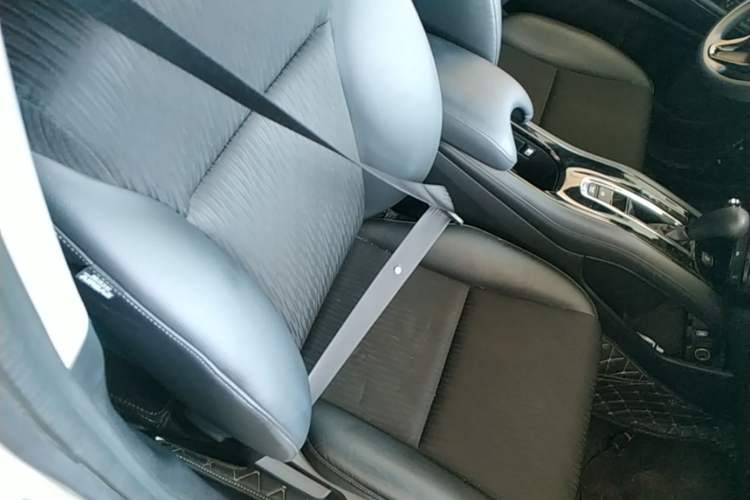Used Honda Vezel 2020 1.5L CVT Pioneer Edition Right Front Seat