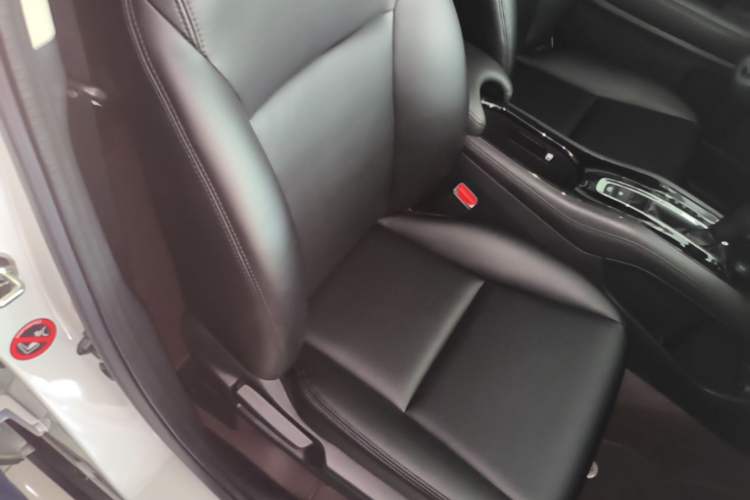 Used Honda Vezel 2020 220 TURBO CVT Elite Edition Right Front Seat