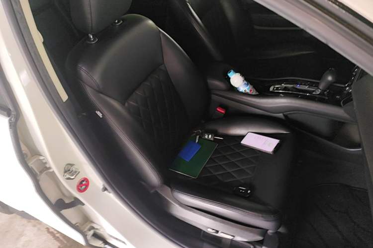 Used Honda Vezel 2020 1.5L CVT Pioneer Edition Right Front Seat