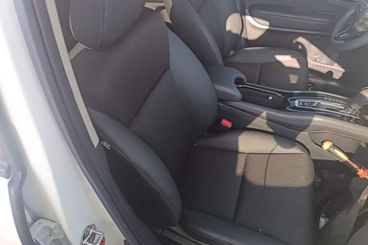 Used Honda Vezel 2020 1.5L CVT Pioneer Edition Right Front Seat