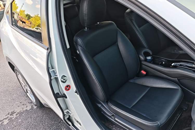 Used Honda Vezel 2020 1.5L CVT Elite Edition Right Front Seat