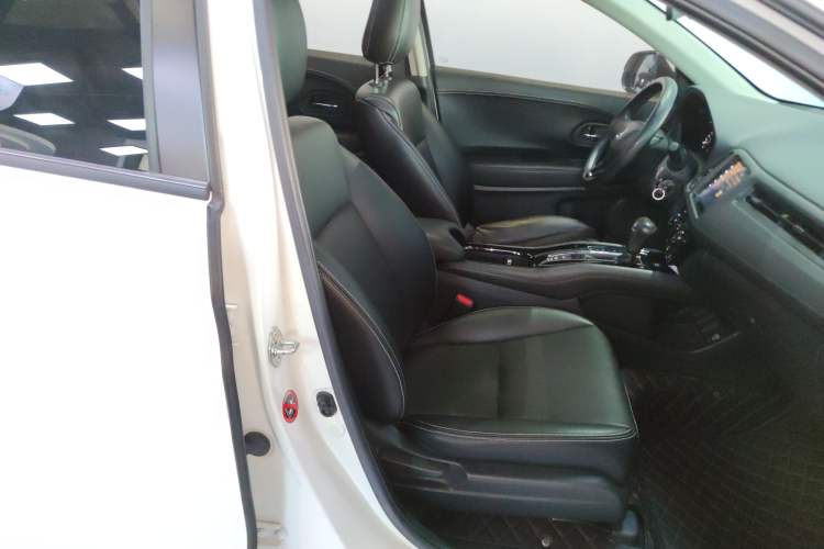 Used Honda Vezel 2020 1.5L CVT Elite Edition Right Front Seat