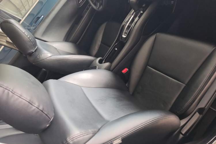 Used Honda Vezel 2020 1.5L CVT Elite Edition Right Front Seat