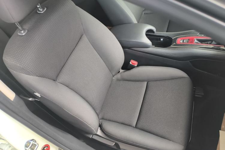 Used Honda Vezel 2020 1.5L CVT Elite Edition Right Front Seat