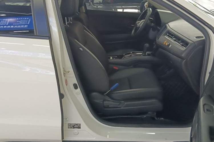 Used Honda Vezel 2020 1.5L CVT Luxury Edition Right Front Seat