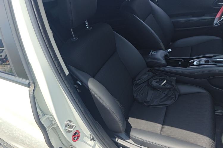 Used Honda Vezel 2020 220 TURBO CVT Luxury Edition Right Front Seat