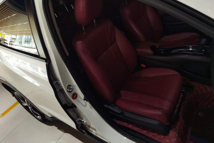 Used Honda Vezel 2020 1.5L CVT Pioneer Edition Right Front Seat