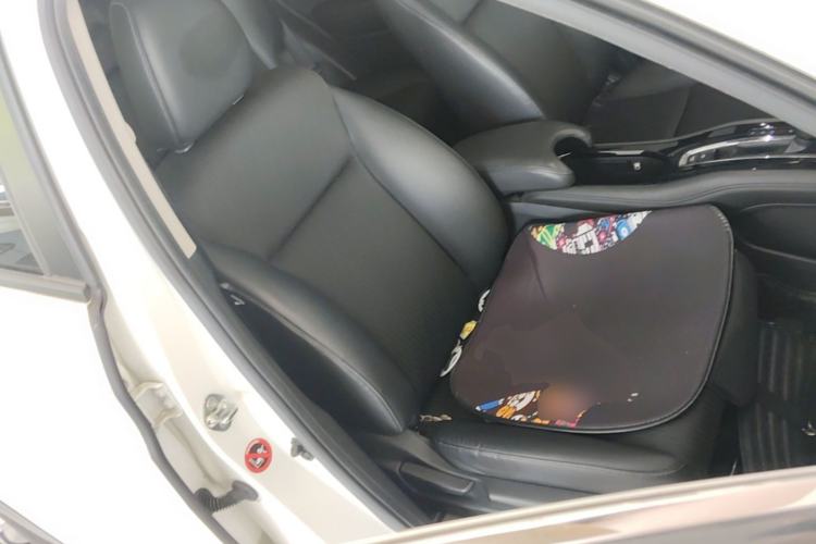 Used Honda Vezel 2020 1.5L CVT Pioneer Edition Right Front Seat