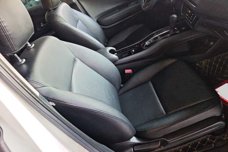 Used Honda Vezel 2020 220 TURBO CVT Elite Edition Right Front Seat