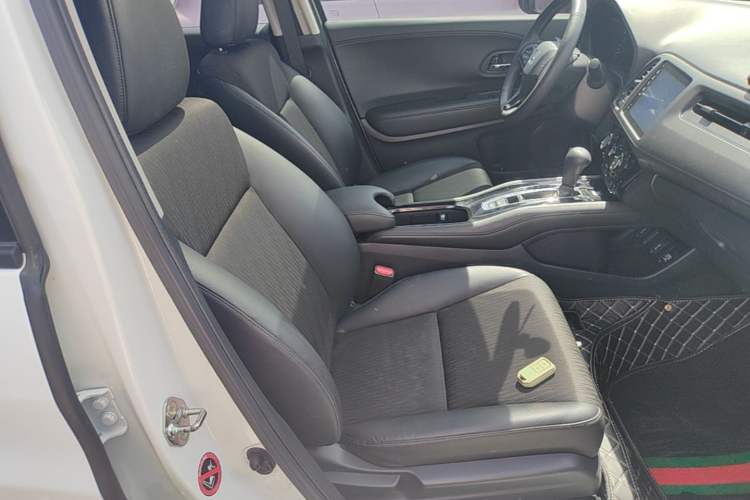 Used Honda Vezel 2020 1.5L CVT Luxury Edition Right Front Seat