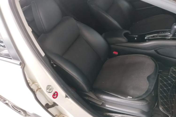 Used Honda Vezel 2020 1.5L CVT Luxury Edition Right Front Seat