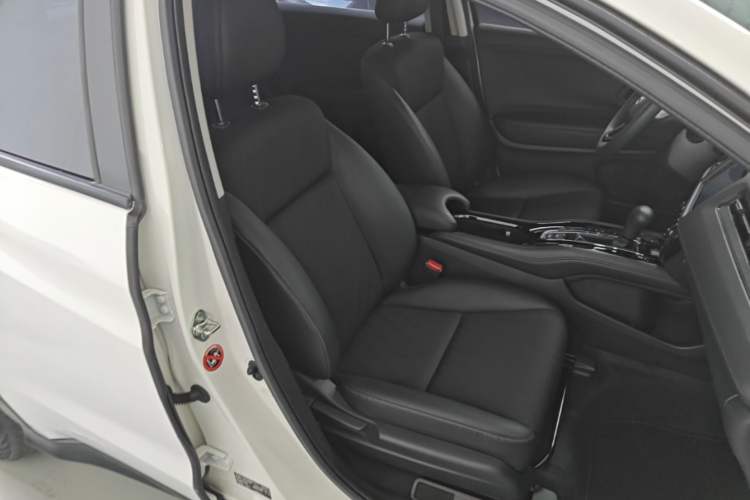 Used Honda Vezel 2020 1.5L CVT Luxury Edition Right Front Seat