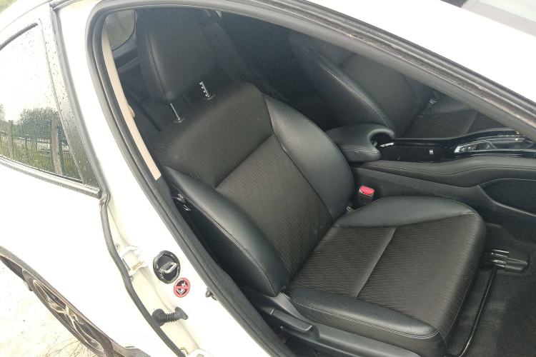 Used Honda Vezel 2020 1.5L CVT Pioneer Edition Right Front Seat