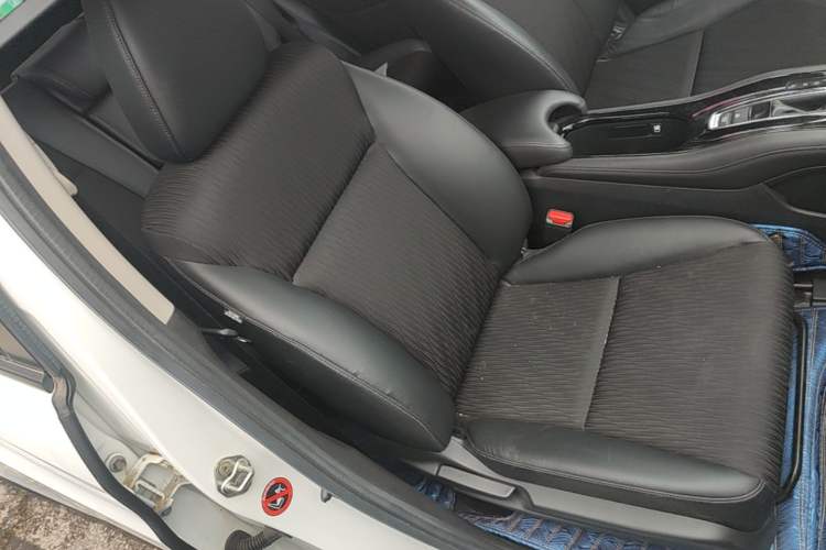 Used Honda Vezel 2020 1.5L CVT Pioneer Edition Right Front Seat